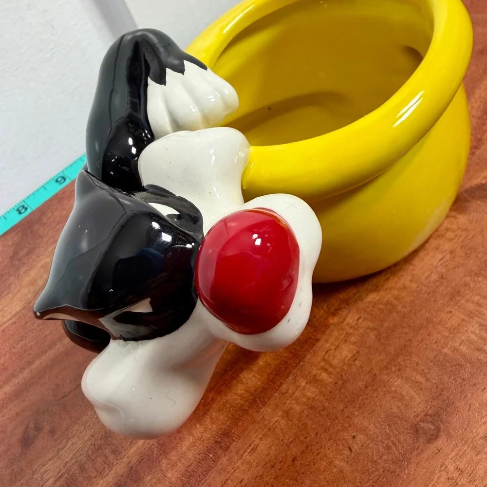 Vintage Sylvester and Tweety Bird Warner Brothers Ceramic Planter Flower Vase